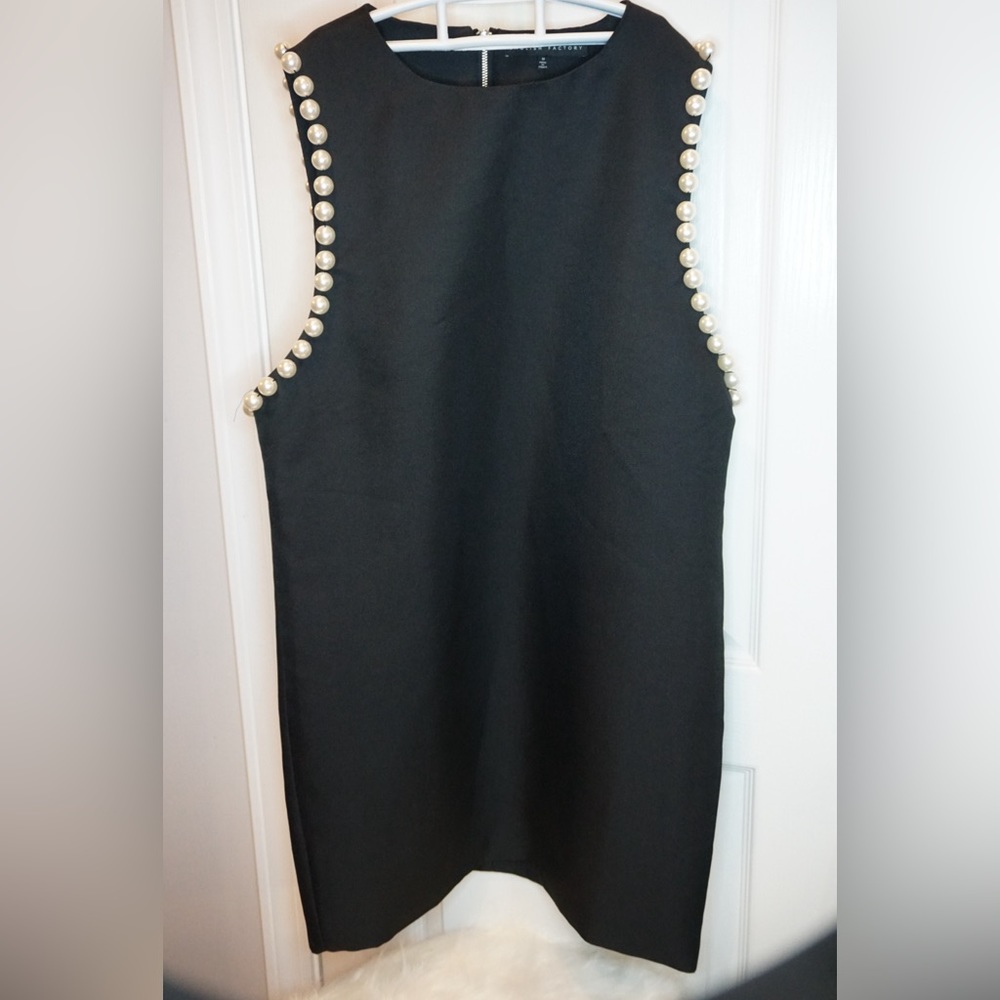 Dress with pearl